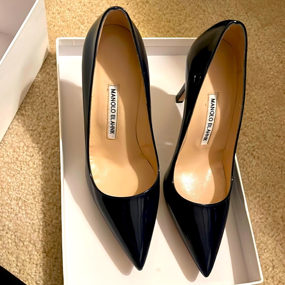 Manolo Blahnik navy pump